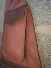 Charger l'image dans la galerie, Sac ventral artisanal en cuir, bicolore, marron clair et marron foncé