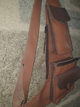 Charger l'image dans la galerie, Sac ventral artisanal en cuir, bicolore, marron clair et marron foncé