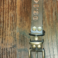 Charger l'image dans la galerie, Collier artisanal en cuir pour chien