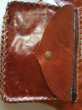 Charger l&#39;image dans la galerie, Sac ceinture ou ventral carre artisanal en cuir style vintage marron acajou
