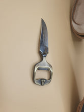 Charger l&#39;image dans la galerie, Ceinture artisanale en cuir epais noir avec couteau dague Laguiole intégrée
