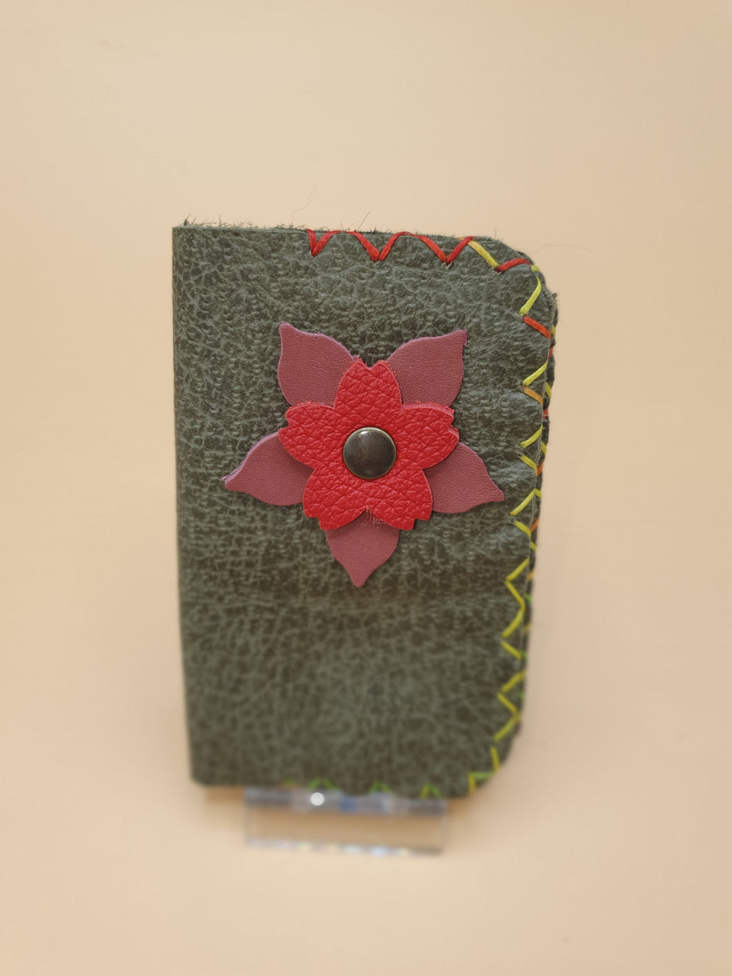 Porte carte double artisanal à fleur en cuir vert