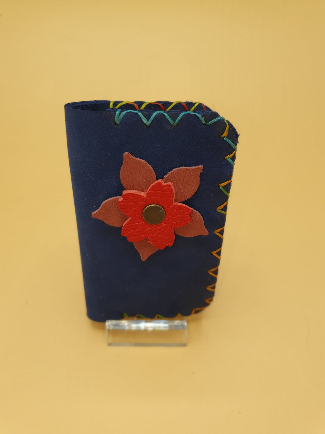Porte carte double artisanal en cuir bleu velours à fleur