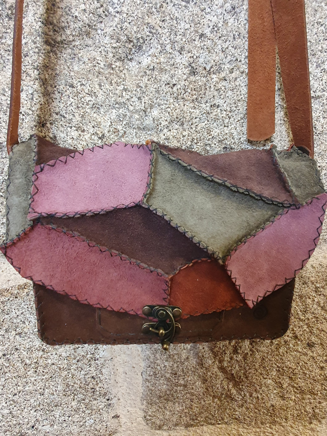 Sac patchwork artisanal en cuir retourné