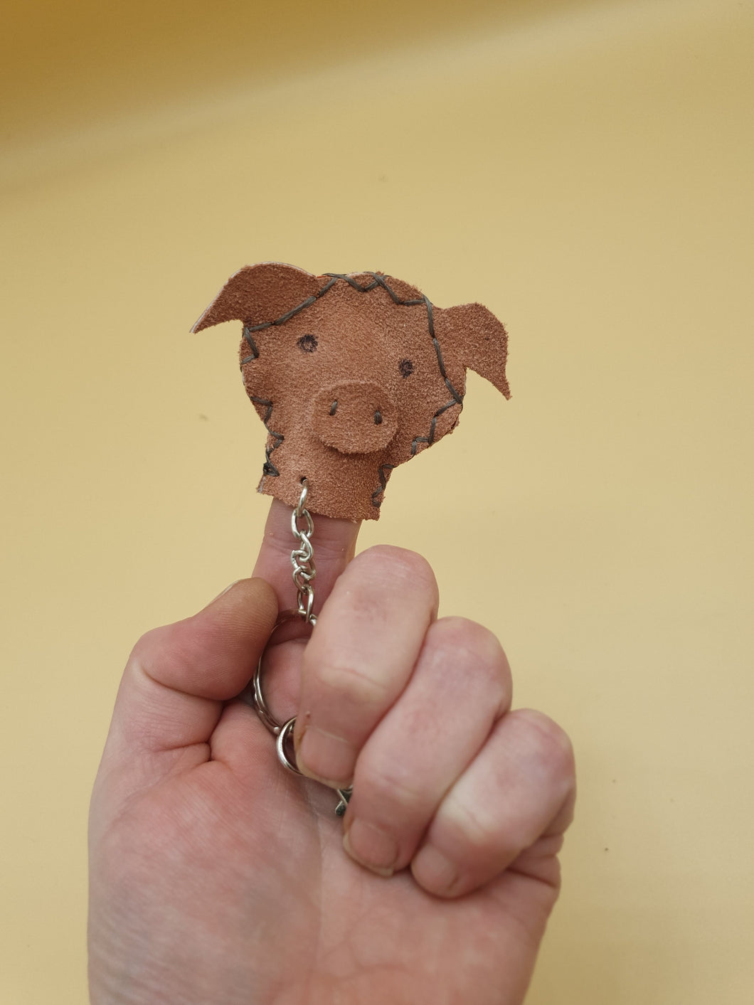 Marionnette de doigt artisanale, cochon, porte cle