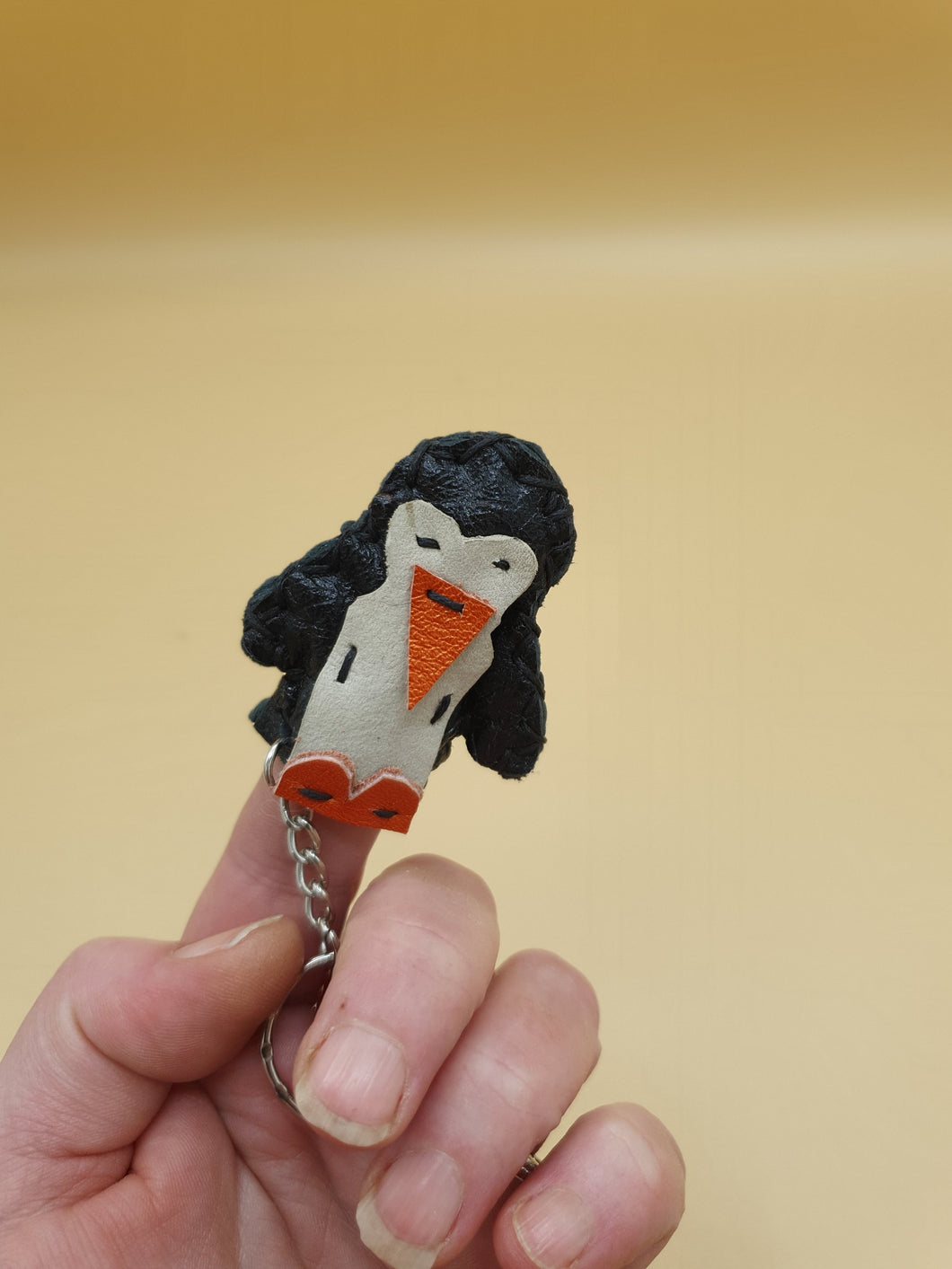 Marionnette de doigt artisanale, pingoin, porte cle